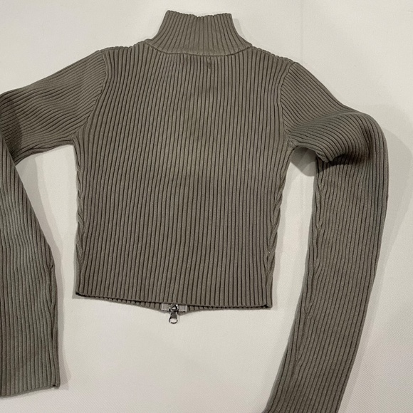 Edikted Cropped Sweater - Size XS/S - NEW With Tags. - Picture 13 of 13